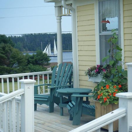 Bayview Pines Country Inn B&B 마혼베이 외부 사진