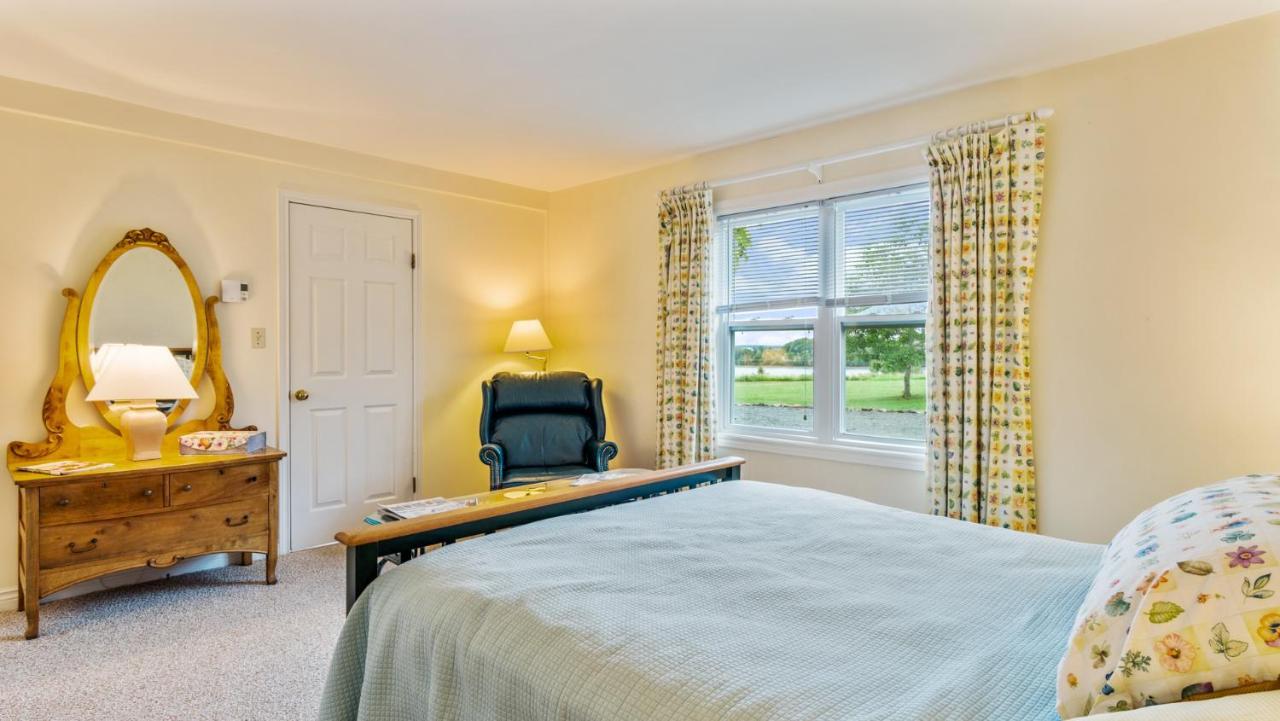 Bayview Pines Country Inn B&B 마혼베이 외부 사진