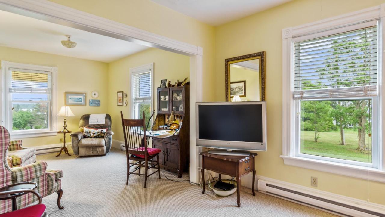 Bayview Pines Country Inn B&B 마혼베이 외부 사진