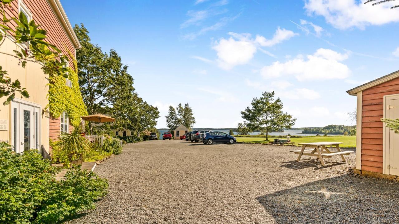 Bayview Pines Country Inn B&B 마혼베이 외부 사진