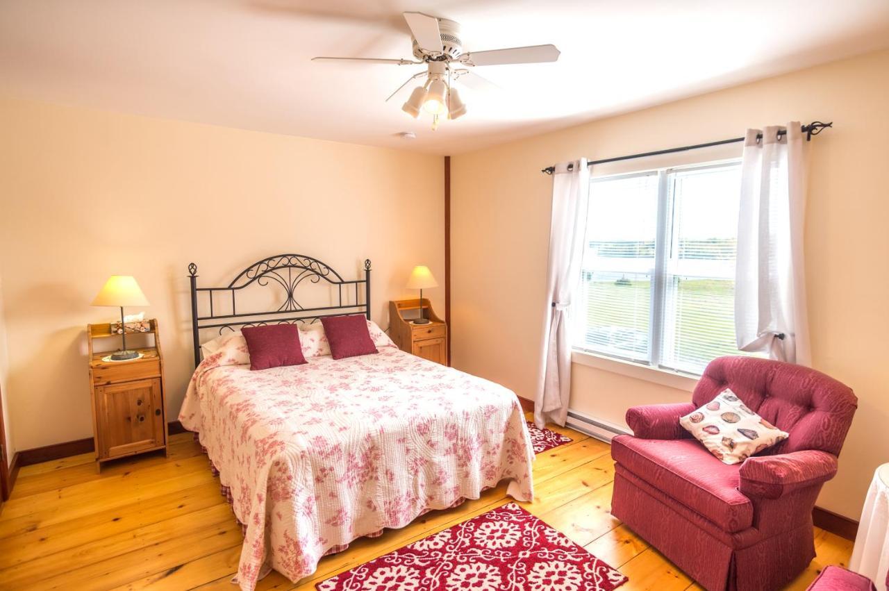 Bayview Pines Country Inn B&B 마혼베이 외부 사진