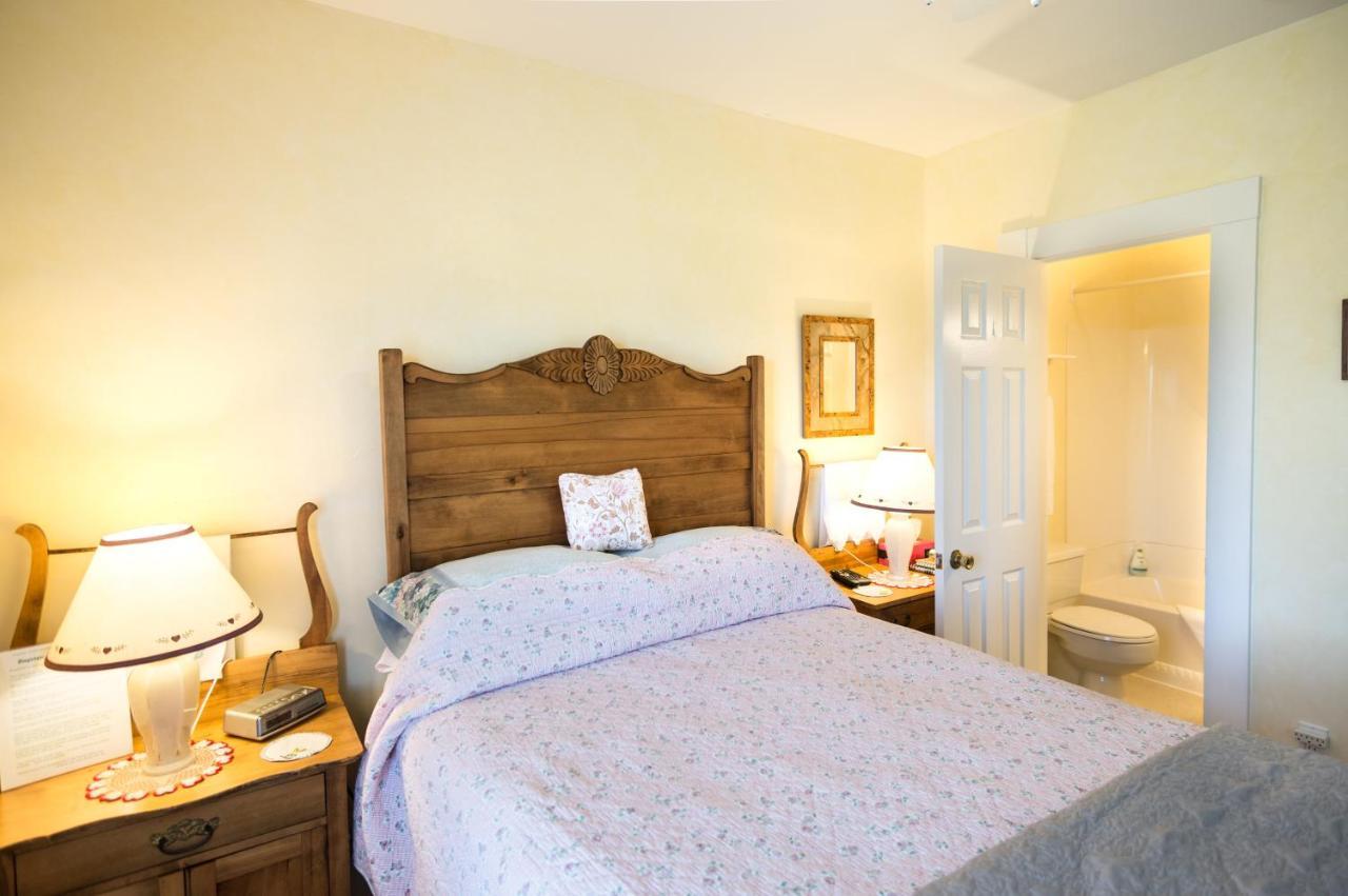 Bayview Pines Country Inn B&B 마혼베이 외부 사진